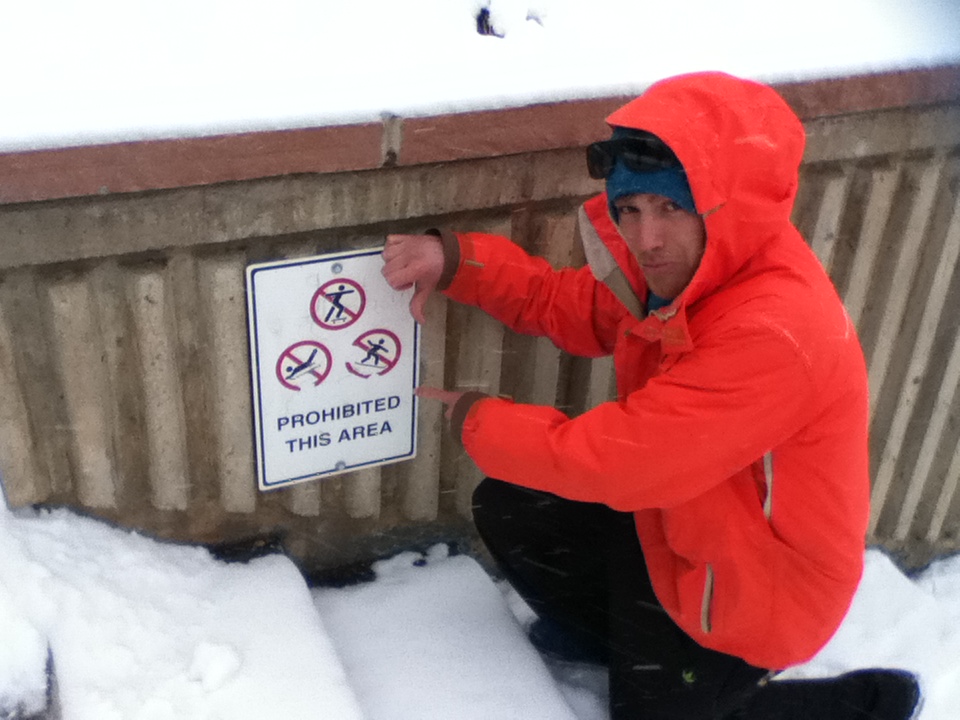 A no snowskating sign? Thumbs down.